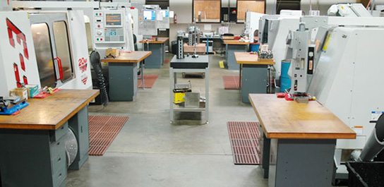 中國北車選用浦豐柜業(yè)的鉗工臺 中國北車選用浦豐柜業(yè)的鉗工臺